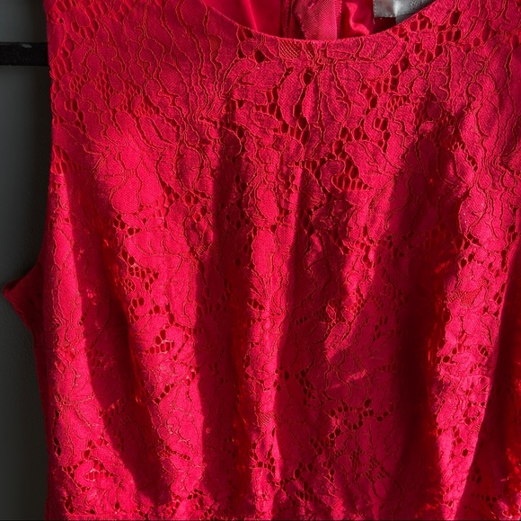 Red Lace dress with pleats - Picture 2 of 4
